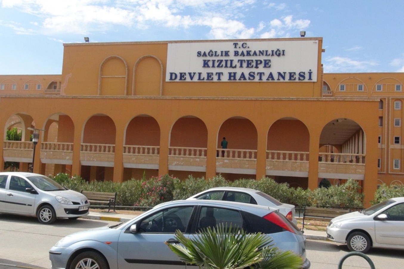 Erkek hemşirelerin bayanlara iğne yapmasına tepki Erkek hemşirelerin bayanlara iğne yapmasına tepki